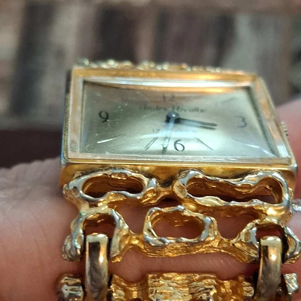 Andre Rivalle Womens Goldtone 17 Jewel Manual Wind-Up Swiss Watch. Tested, Works